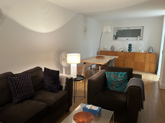 Living area 2, Sleeps4-familyfriendly-kingbeds-2bath, London