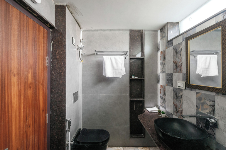 Bathroom 3, Terrastone Duplex Apartment, Bangalore