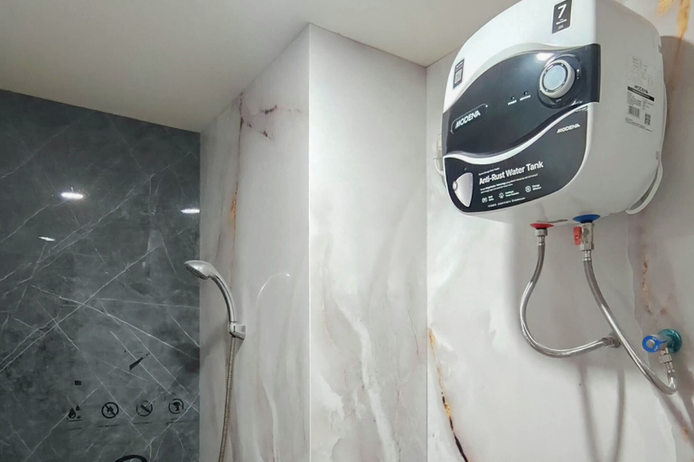 Bathroom 2, Functional And Cozy 2Br Apartment At Vida View Makassar, Makassar