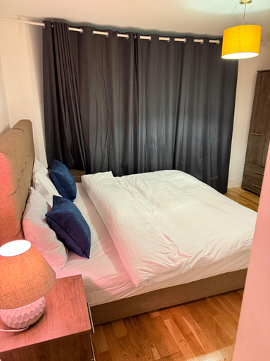 Room 2, London Luxury Self-catering Apt With Sleep 6, London