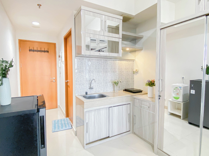 Private kitchen 4, Good Location Studio Apartment At Evenciio Margonda, Depok