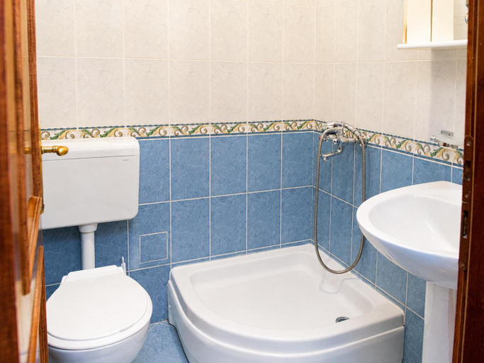 Shower, Casa Liburnia