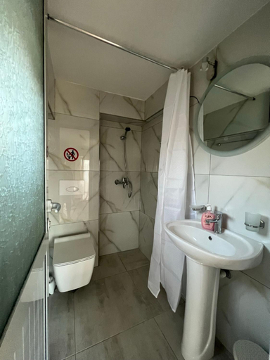 Bathroom 2, Shkreli Apartments, Sarandës