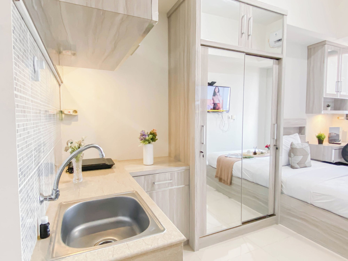 Private kitchen 2, Good Location Studio Apartment At Evenciio Margonda, Depok