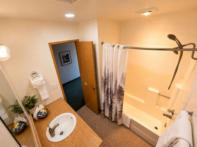Bathroom, Aspen Cove resort, Garfield