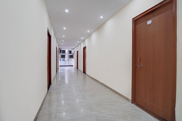 Lobby 5, Fabhotel Rv, Gautam Buddha Nagar