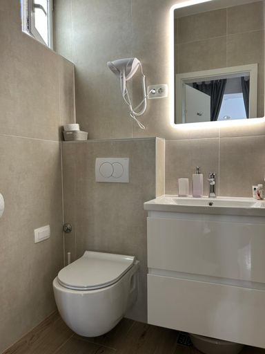 Bathroom 3, Duje & Roko Apartments, Šibenik