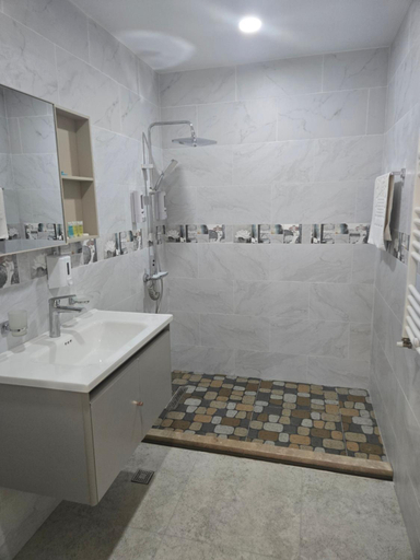 Bathroom 2, VeraNda, Tbilisi