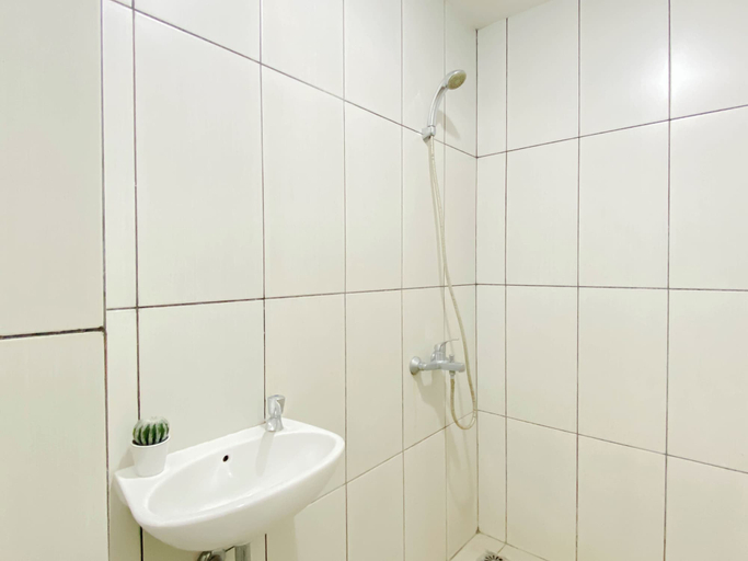 Bathroom 5, Studio Room at Grand Kamala Lagoon, Bekasi