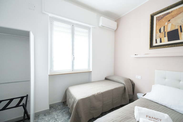 Room 4, FRANCY AND SONS, Bari