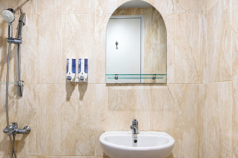 Bathroom 3, 2 Pax Comfy Studio At Tamansari Skylounge Makassar Apartment, Makassar