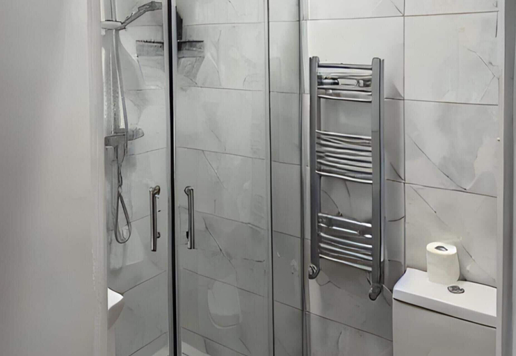 Bathroom 2, 6 Bed House Sleeps 16 - Central London, Parking, London