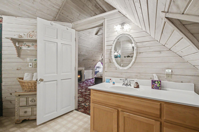 Others 4, Kingsley House Bed & Breakfast - Full Home, Allegan