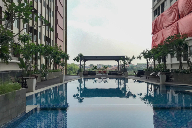 Pool, Relaxing Studio Apartment At Lrt City Jatibening, Bekasi
