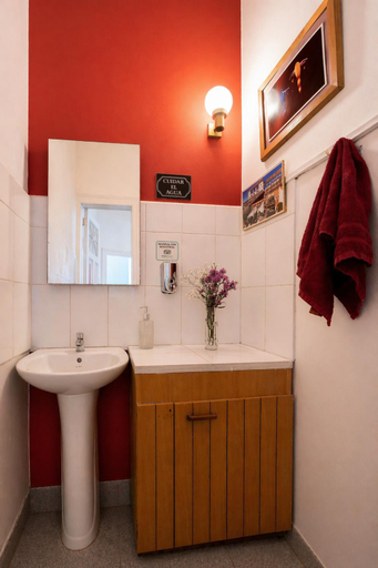 Bathroom, Nomada Eco-Hostal, Valparaíso