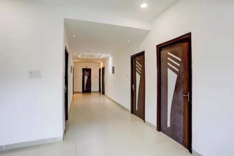 Lobby 4, Fabhotel La Banian, Indore