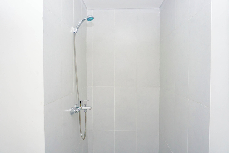 Bathroom 2, Serene Studio At Royal Sentul Park Apartment, Bogor
