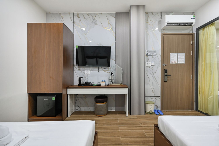 Room 5, The Crown Airport Hotel, Tân Bình