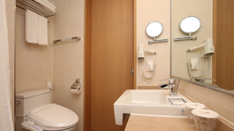 Bathroom 4, Skypark Jeju I, Jeju