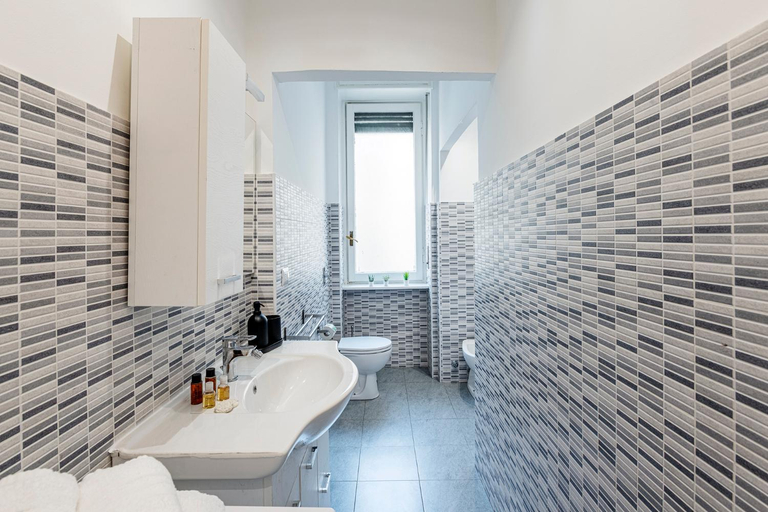 Bathroom 3, Luxury 4 bedrooms apartments Close to Duomo, Milano