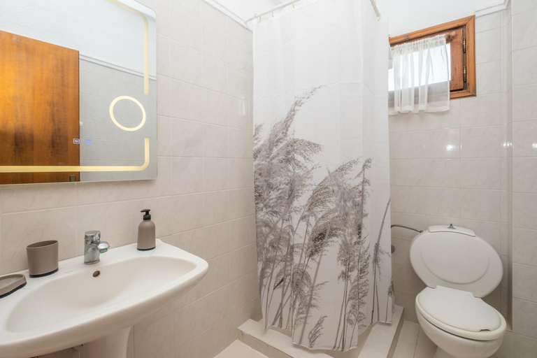 Bathroom 3, Μυρτιες-Mirties, Central Macedonia