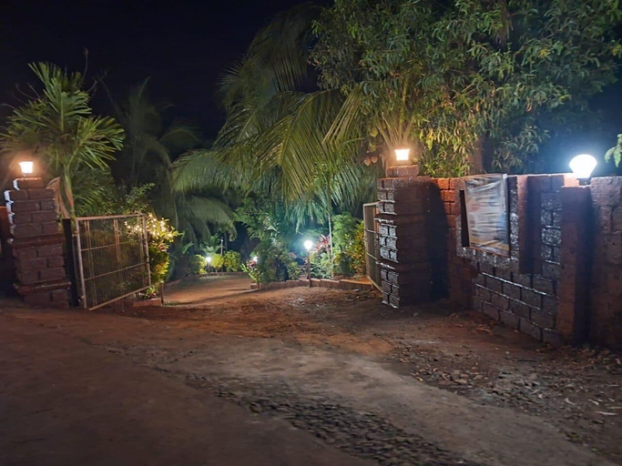 Property grounds 4, Savali Farm Stay, Ratnagiri