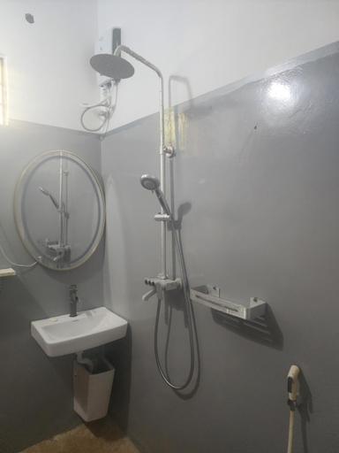 Bathroom 2, Wow Beach House, Kusini