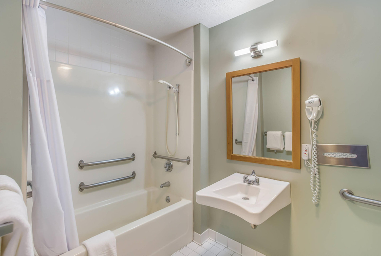 Bathroom 4, Quality Inn & Suites Gorham White Mountains, Coos