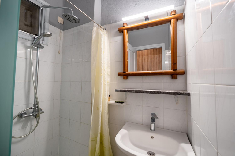 Bathroom, Bastas Hotel & Studios, Ionian Islands