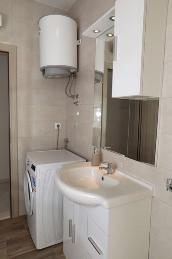 Bathroom 5, Beautiful 2 bed Apartment, Okrug
