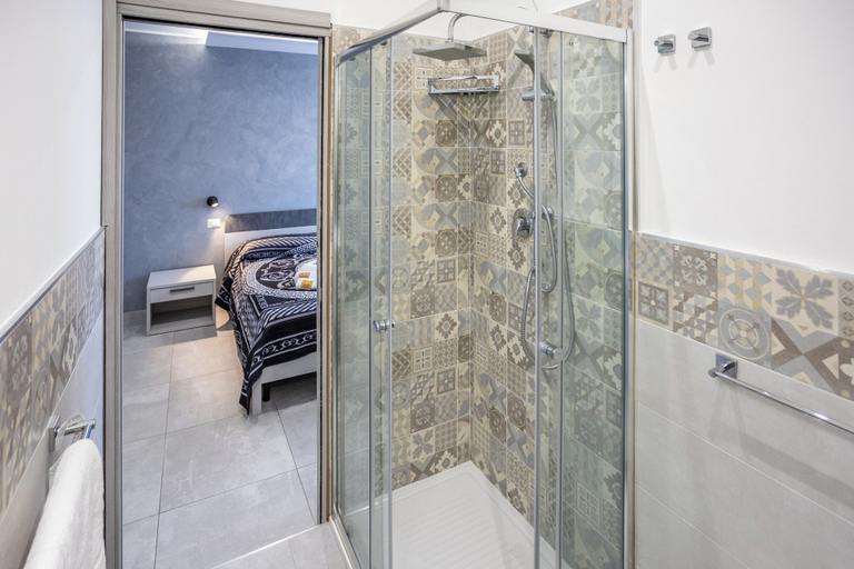 Bathroom 5, Alla Corte degli Dei, Vibo Valentia