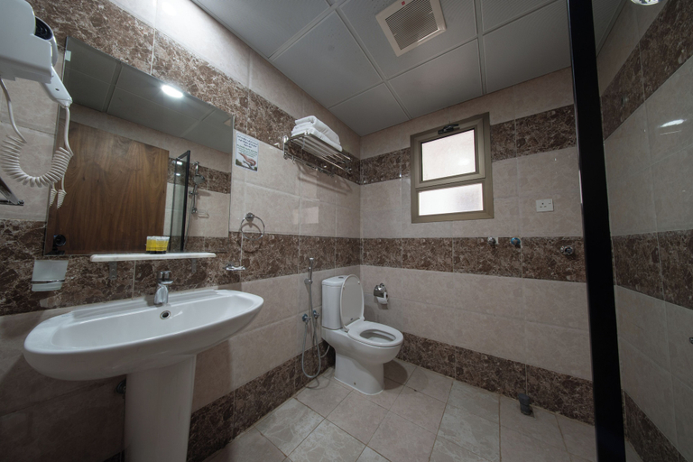 Bathroom 5, Abraj Almarzam Hotel, Al Madinah Al Munawwarah
