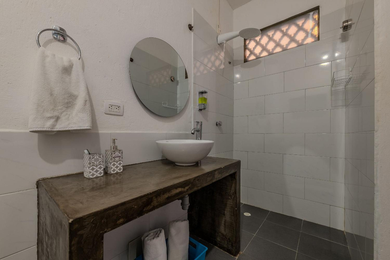 Bathroom 3, Casa Moraira, Cartagena de Indias