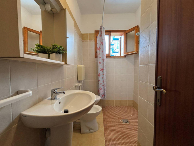Bathroom, Villa With Garden 250 Meters From the Beach, Venezia