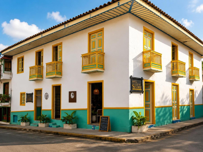 Exterior & Views