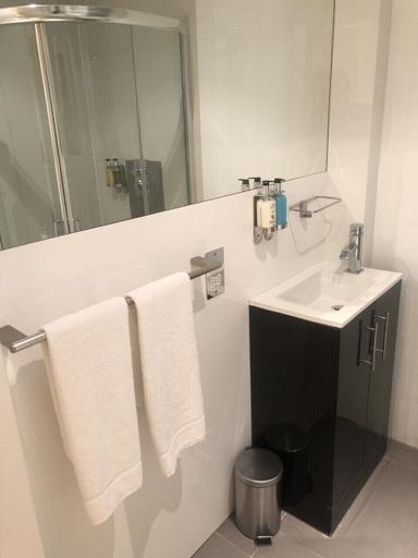Bathroom 4, Room Home Stay, London