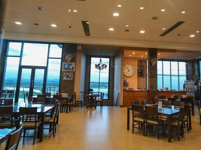 Food & Drinks 3, Grand Prix Golf Club, Bo Phloi