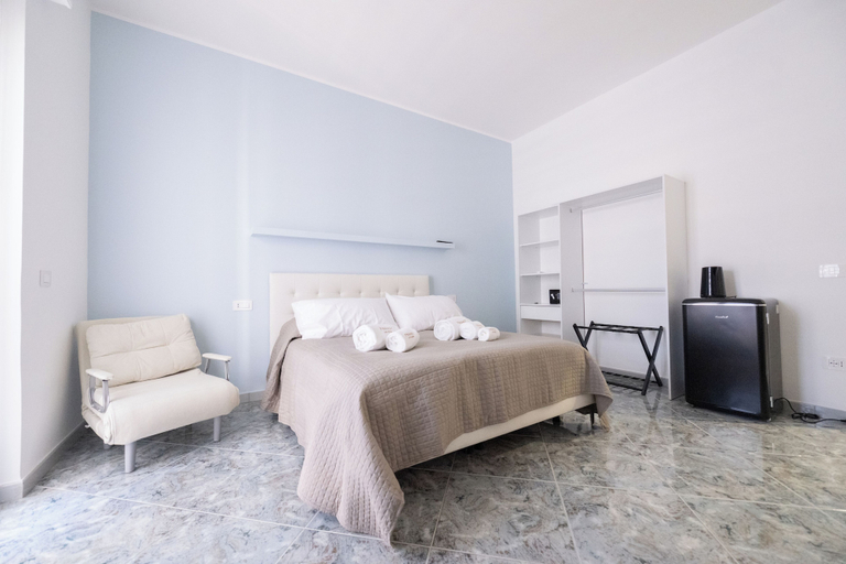 Room 2, FRANCY AND SONS, Bari