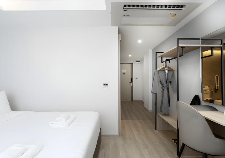 Bedroom 3, The Riski Hotel @ Bangphlat Station, Bang Plad