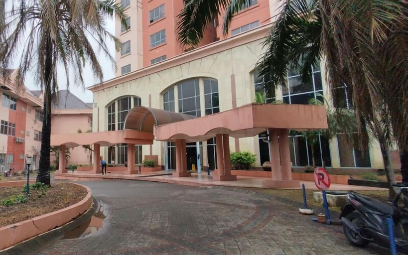 Exterior 3, Classic And Warm 2Br At Apartment Taman Beverly, Surabaya