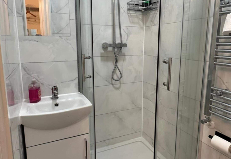 Bathroom 3, 6 Bed House Sleeps 16 - Central London, Parking, London