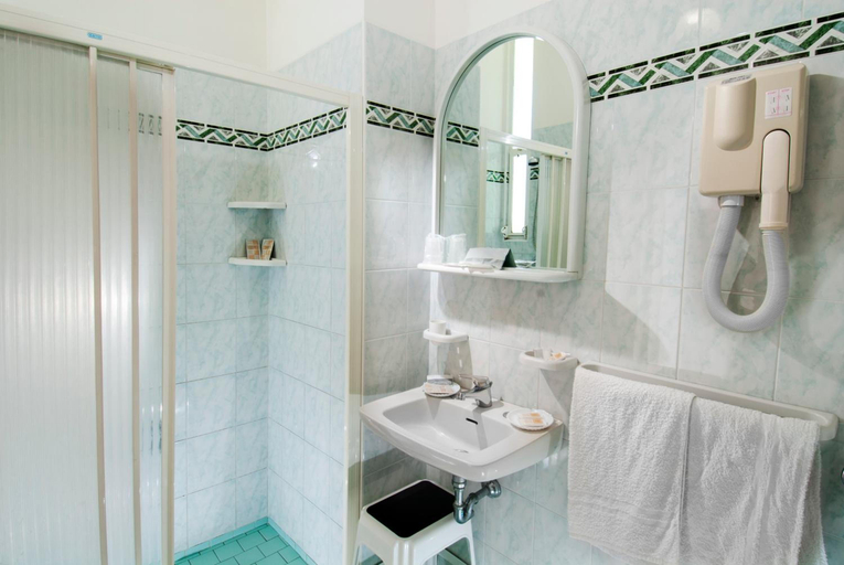 Bathroom, Hotel Caesar, Rimini