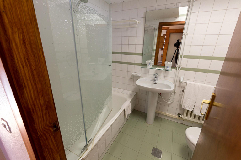 Bathroom 4, Villa Turistica de Cazorla, Jaén