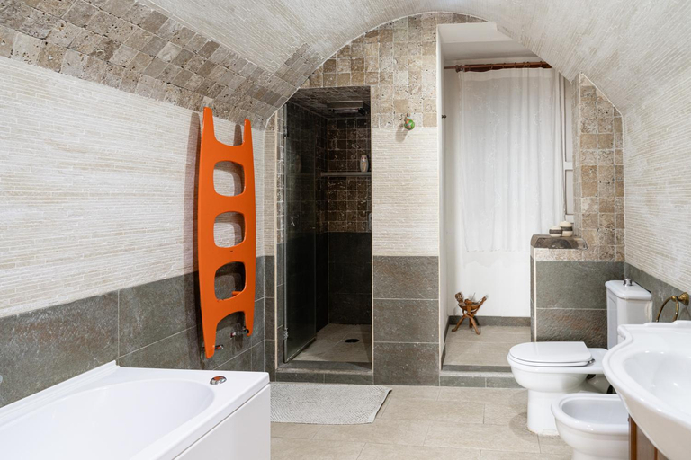 Bathroom, Villa immersa nel verde dell Etna, Catania