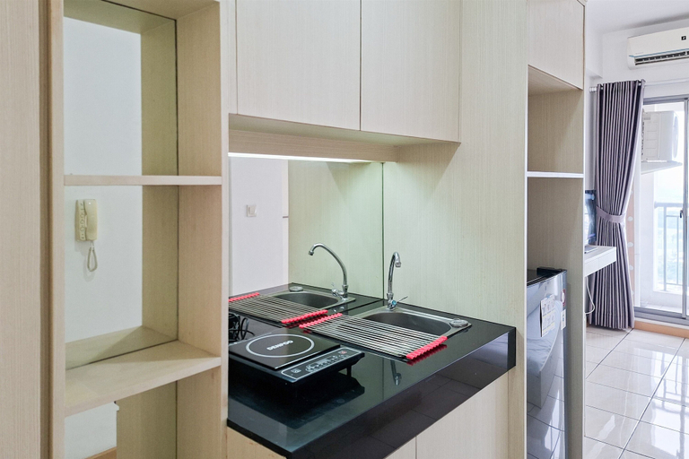 Private kitchen 3, Serene Studio At Apartment M-Town Residence, Tangerang