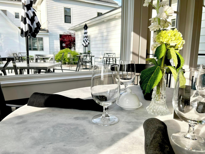 Dining, 85Ten Hotel and Events, Huron