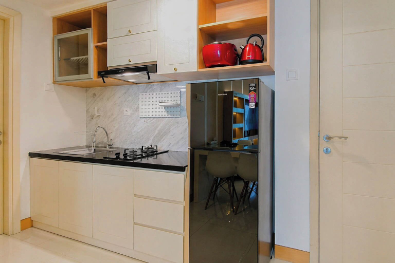 Private kitchen 2, Tranquil 2Br Direct Access To Mall At Benson Supermall Mansion Apartment, Surabaya