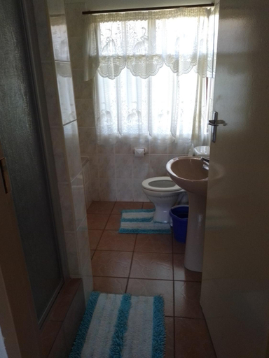 Bathroom 4, Flamboyant Apartments, Umkhanyakude