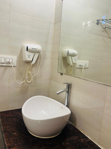 Bathroom 4, Hotel Fourteen Pods, North Goa