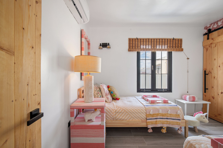 Room 3, Casa Uno